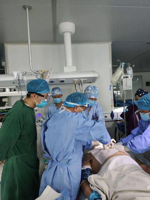 两月内救治60余例重症患者 他用干细胞技术发展赢得尊重